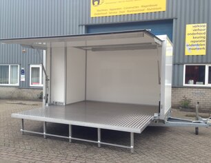 Heudra maatwerk gesloten presentatiewagen wit