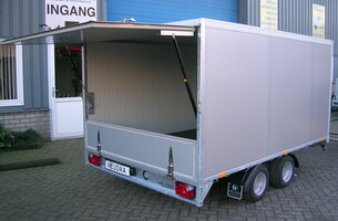 Maatwerk gesloten aanhangwagen met sandwich opbouw