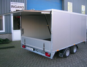 Maatwerk gesloten aanhangwagen met sandwich opbouw