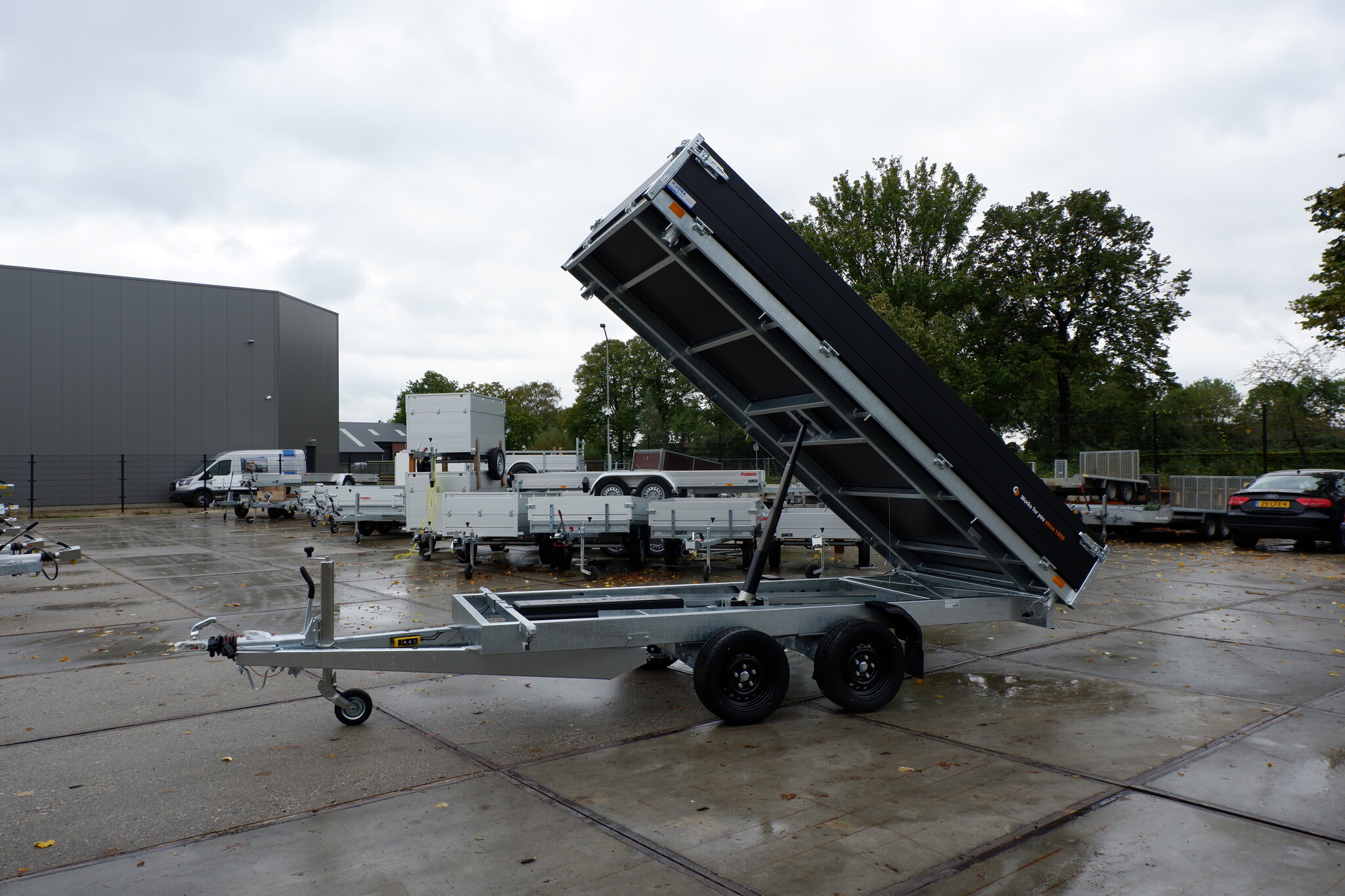 Saris elektrische driezijdige kipper 2700kg 356x184cm Black Edition