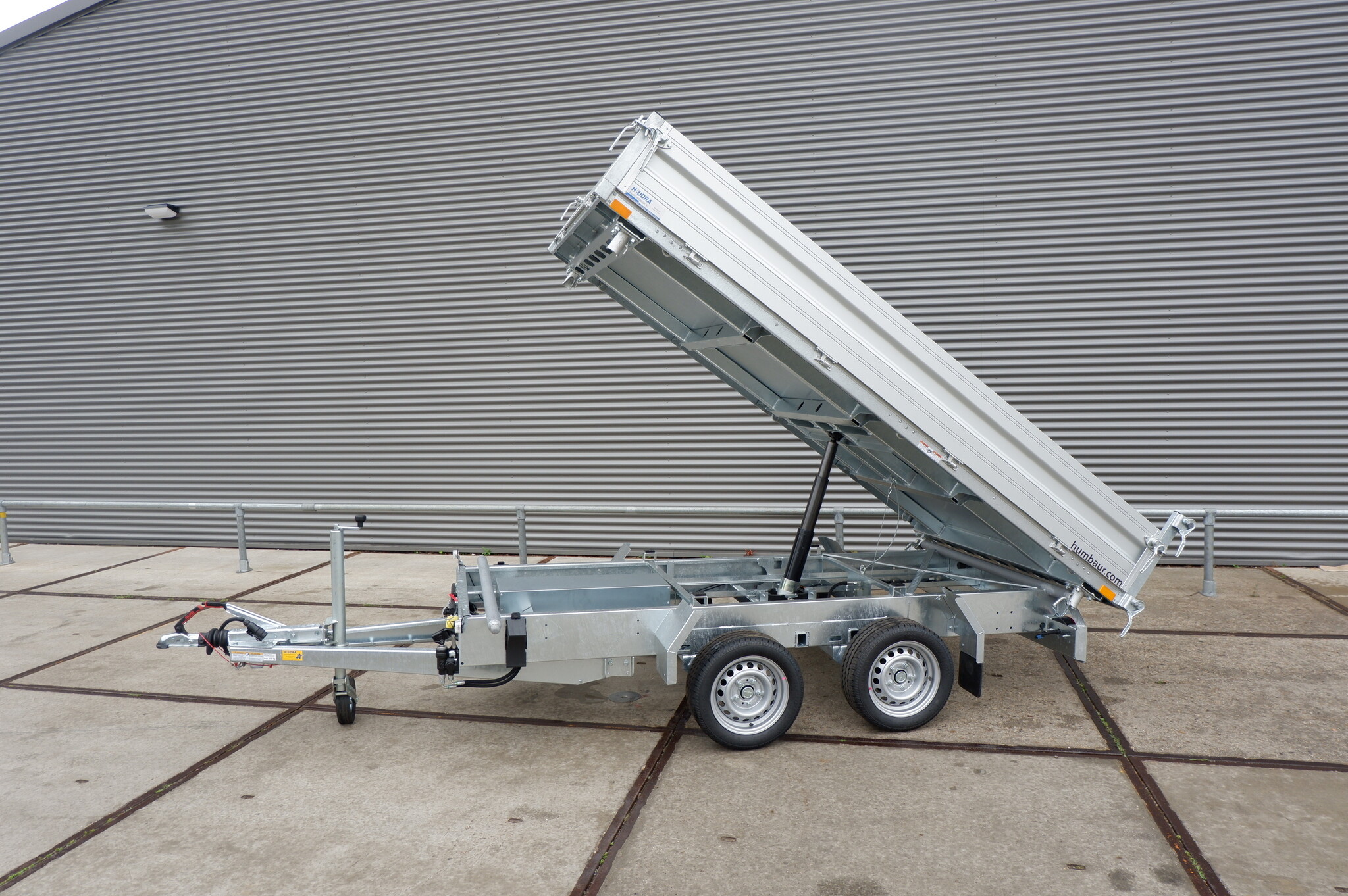 Humbaur elektrische driezijdige kipper 2000kg 268x150cm