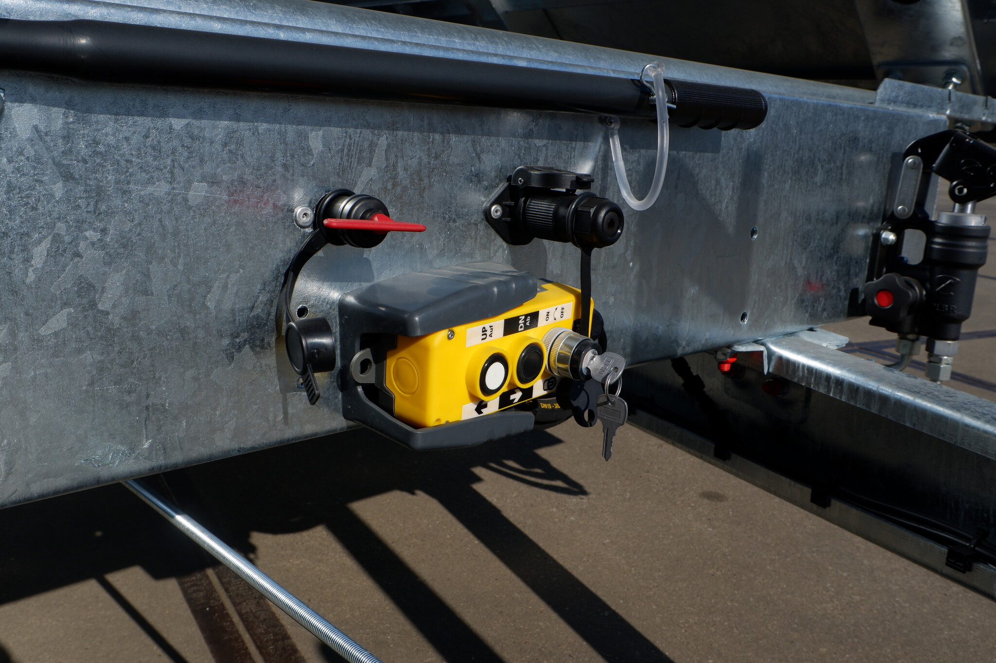 Meerprijs elektrisch bediend Humbaur Kipper