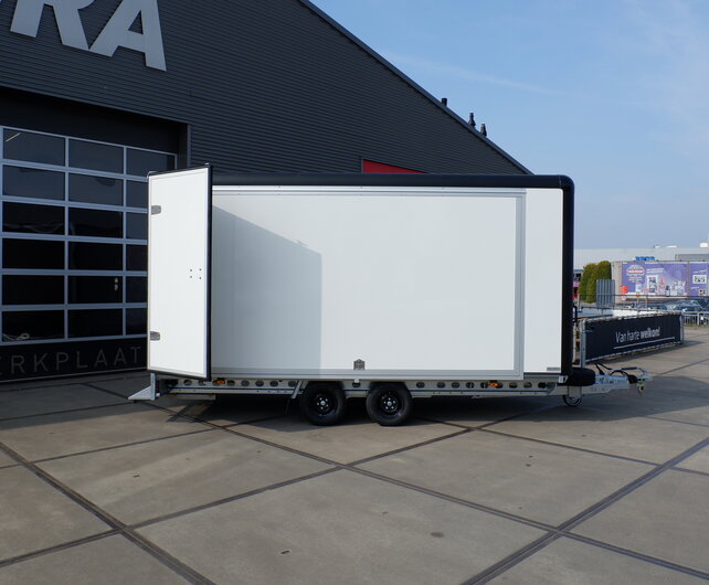 Henra gesloten plateauwagen 3500kg 453x202x220cm met verkoopklep en zijdeur