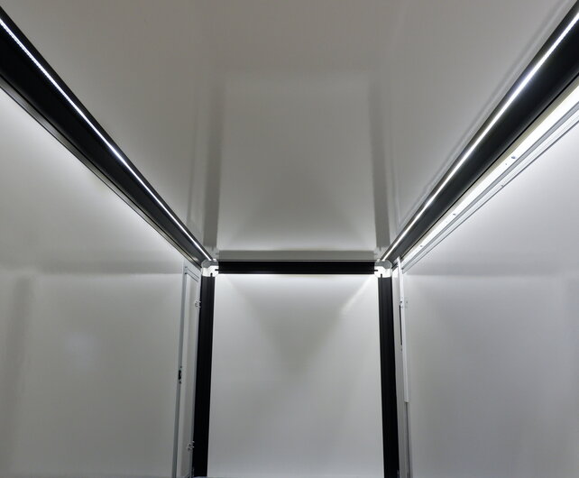 Henra gesloten plateauwagen 3500kg 453x202x220cm Xpert met verkoopklep en zijdeur