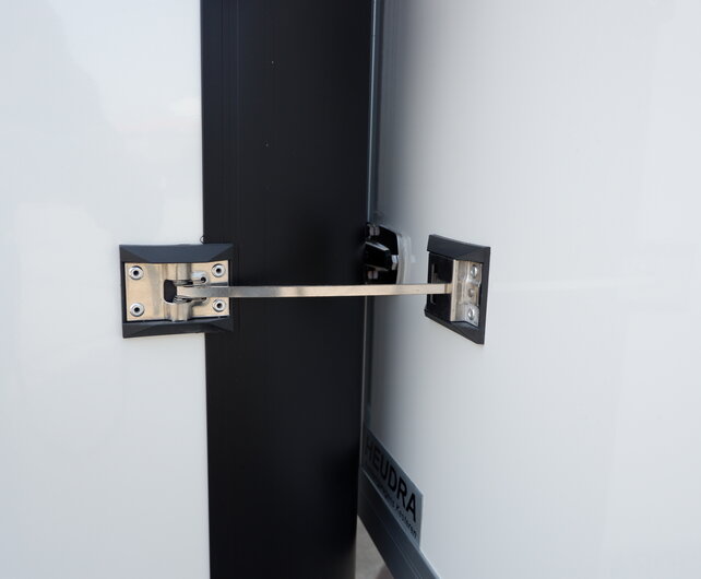 Henra gesloten plateauwagen 3500kg 453x202x220cm Xpert met verkoopklep en zijdeur