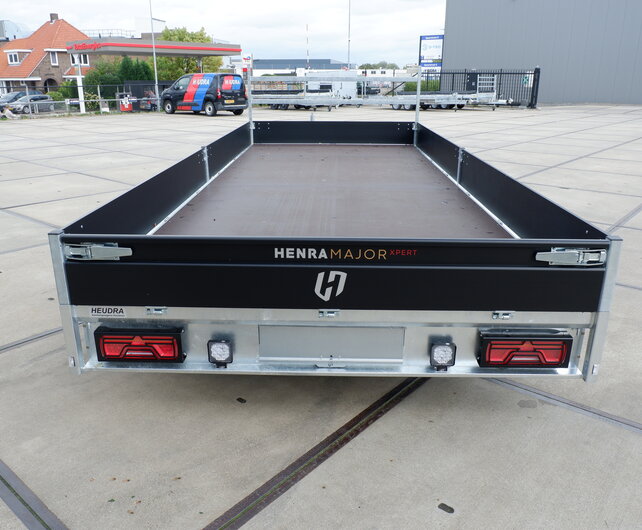 Henra plateauwagen 3500kg 553x222cm Xpert BlackLabel