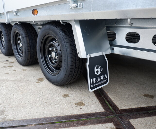 Henra plateauwagen tridemas 3500kg 633x222cm Xpert