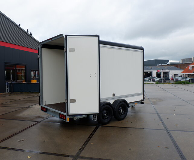 Henra gesloten aanhangwagen 2700kg 365x184x220cm Xpert met verkoopklep