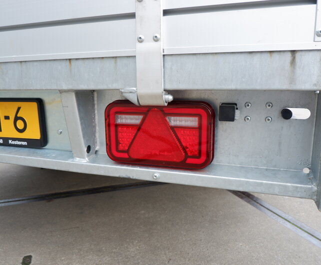 Actiemodel: Hulco Medax-2 3000kg 335x183cm plateauwagen