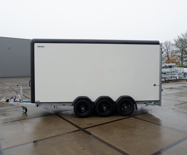 Henra gesloten aanhangwagen tridemas 3500kg 465x183x220cm Xpert met zijdeur