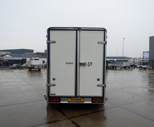 Henra gesloten aanhangwagen tridemas 3500kg 465x183x220cm Xpert met zijdeur