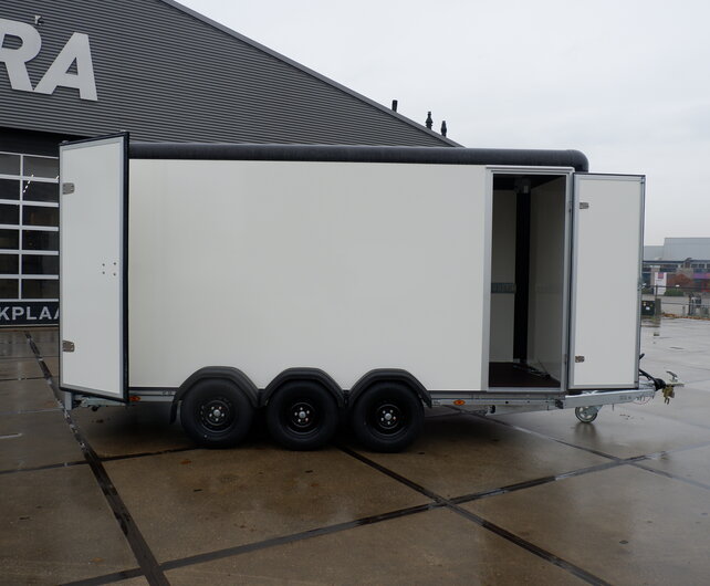 Henra gesloten aanhangwagen tridemas 3500kg 465x183x220cm Xpert met zijdeur