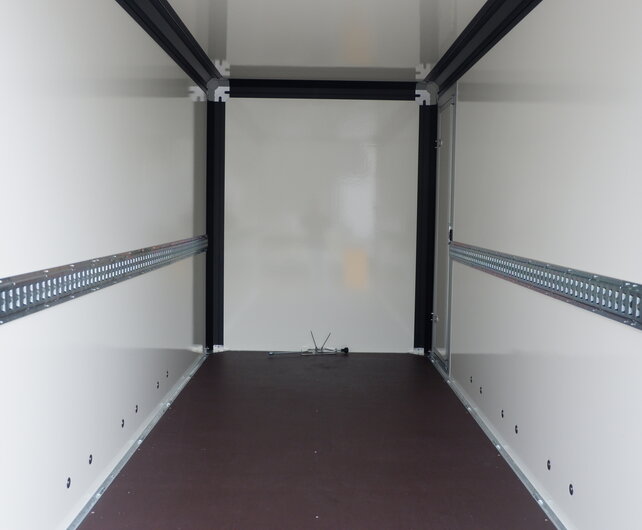 Henra gesloten aanhangwagen tridemas 3500kg 465x183x220cm Xpert met zijdeur