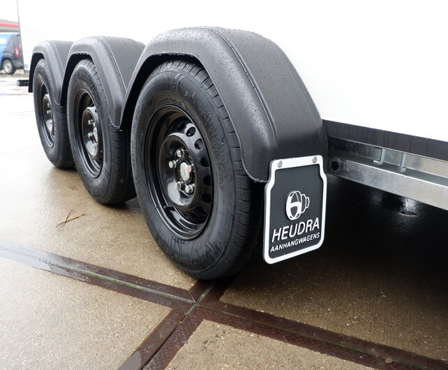 Henra gesloten aanhangwagen tridemas 3500kg 465x183x220cm Xpert met zijdeur