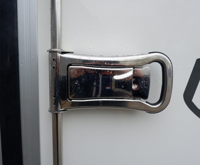 Henra gesloten aanhangwagen tridemas 3500kg 465x183x220cm Xpert met zijdeur