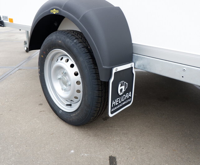 Humbaur gesloten aanhangwagen 750kg 251x132x152cm