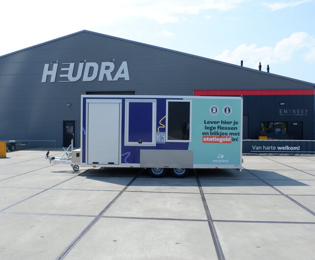 Maatwerk gesloten aanhangwagen voor het inleveren van statiegeld