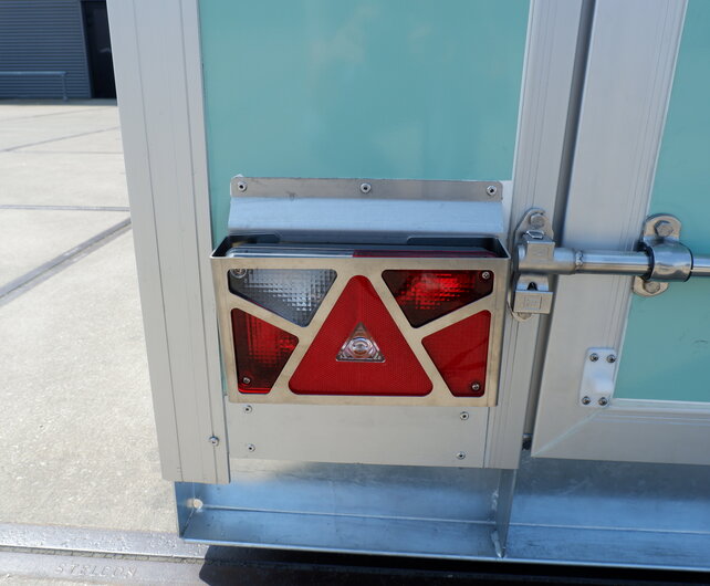 Maatwerk gesloten aanhangwagen voor het inleveren van statiegeld