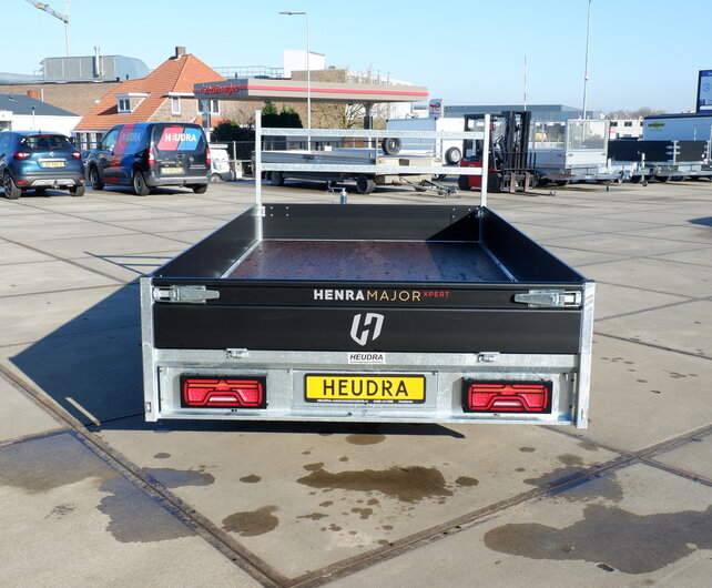 Henra plateauwagen 2700kg 351x185cm Xpert Black Label