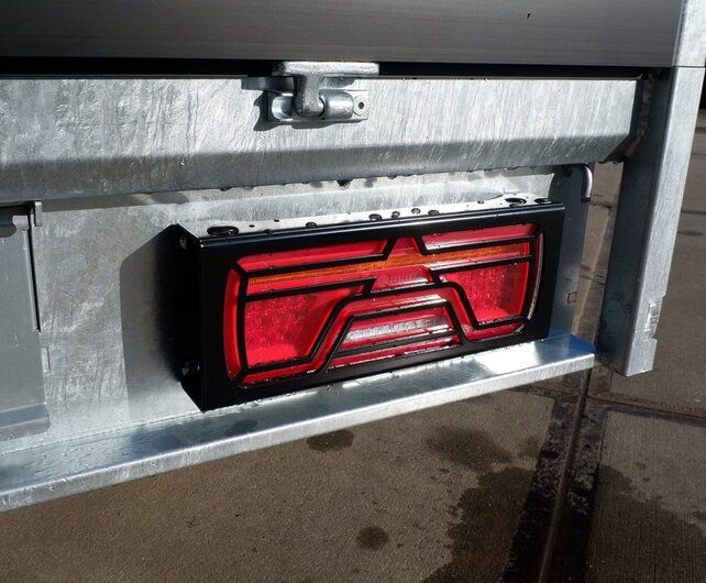 Henra plateauwagen 2700kg 351x185cm Xpert Black Label