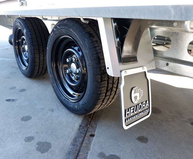 Henra plateauwagen 2700kg 351x185cm Xpert Black Label