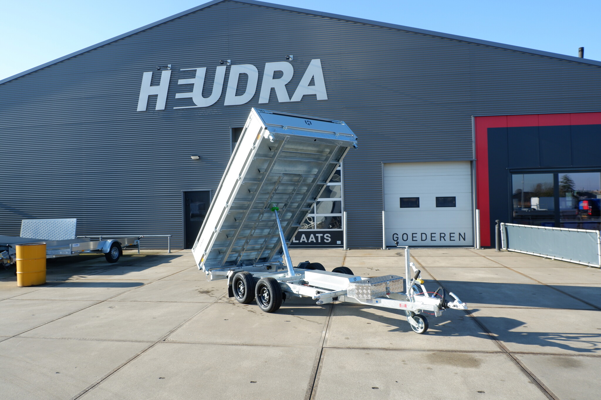 Henra driezijdige kipper 2700kg 331x185cm Xpert met 40cm borden