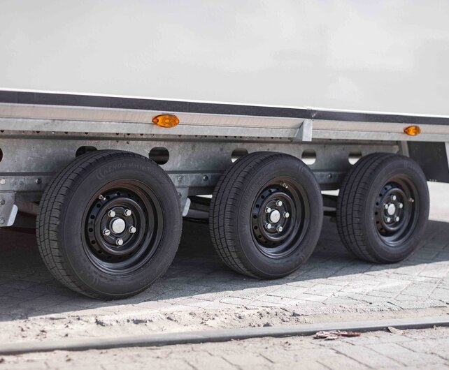 Henra gesloten plateauwagen 3500kg 633x222x220cm Xpert