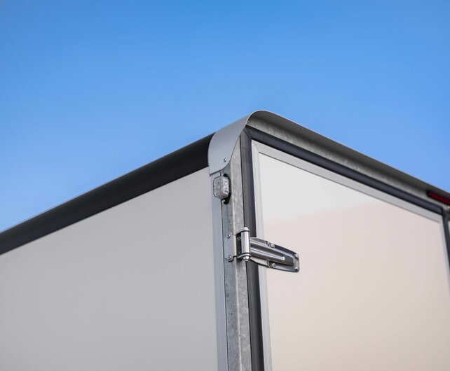 Henra gesloten plateauwagen 3500kg 633x222x220cm Xpert