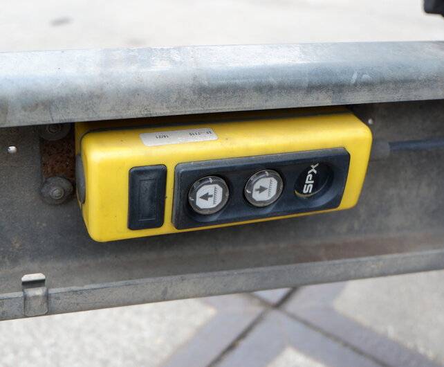 Gebruikte Saris kipper 3500kg 330x185cm elektrisch bediend