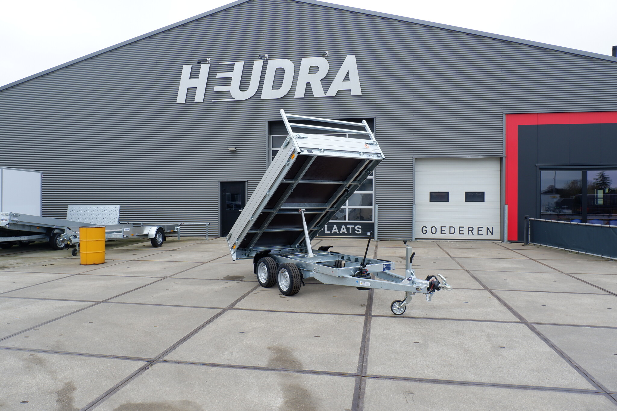 Saris handbediende kipper achterwaarts 2000kg 306x170cm