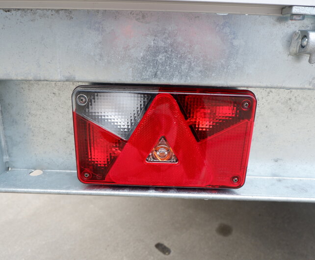 Saris handbediende kipper achterwaarts 2000kg 306x170cm