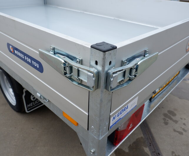 Saris handbediende kipper achterwaarts 2000kg 306x170cm