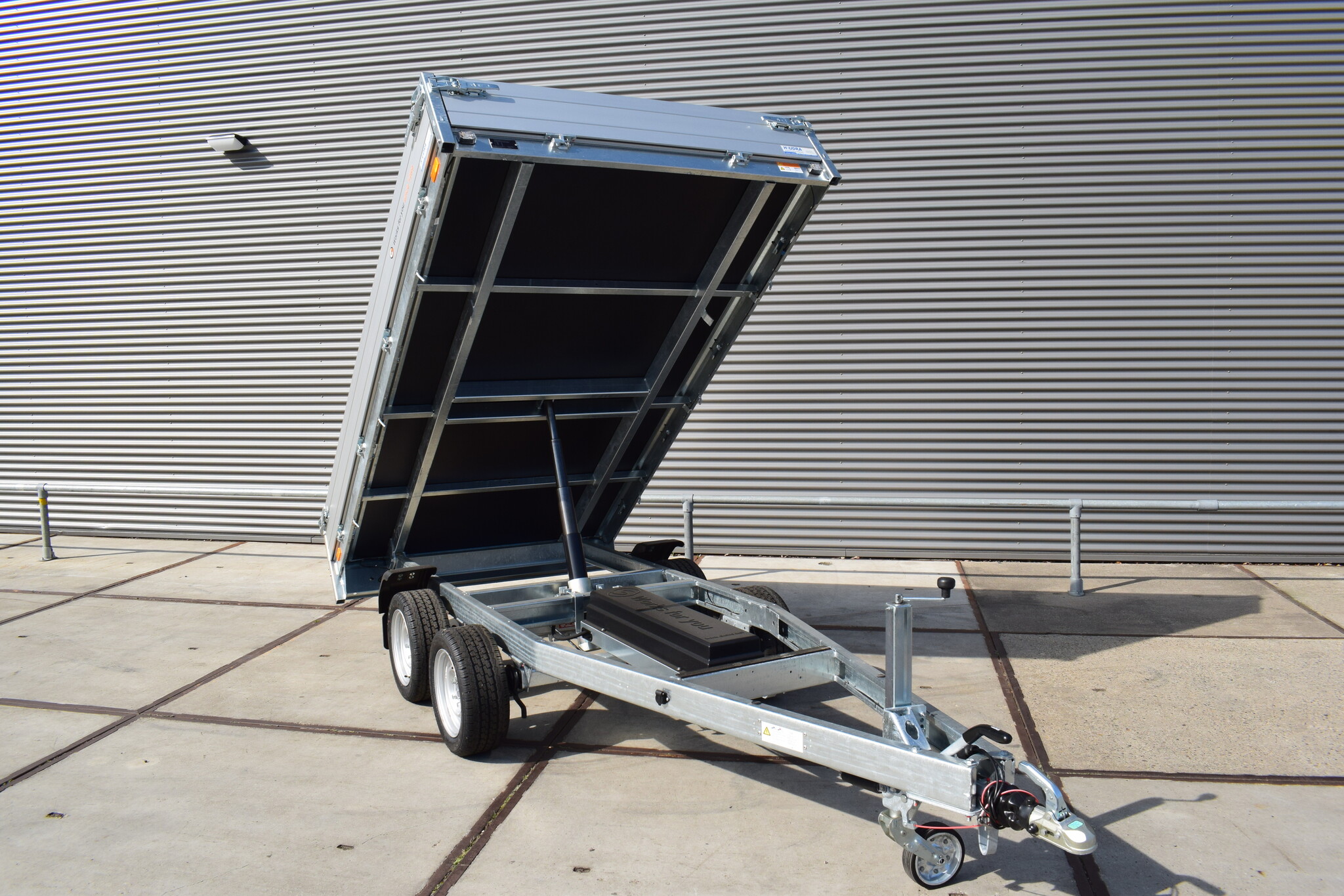 Saris elektrische kipper achterwaarts 2000kg 306x170cm