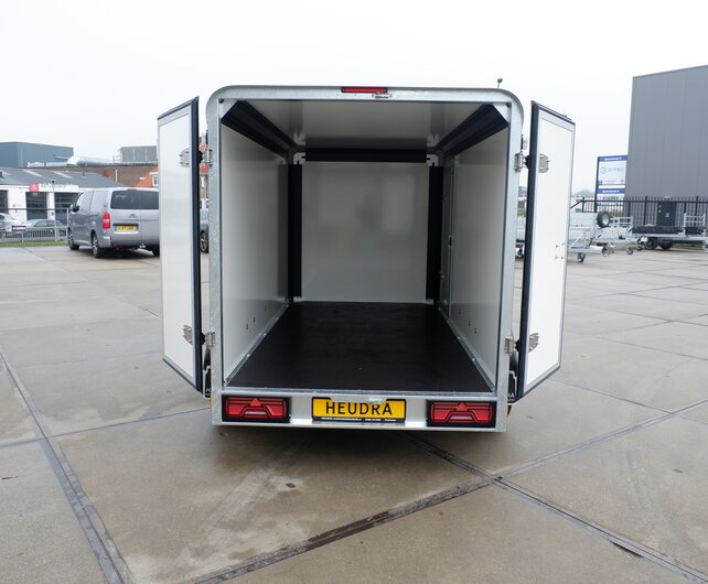 Henra gesloten aanhangwagen 2700kg 315x158x160cm Xpert met zijdeur