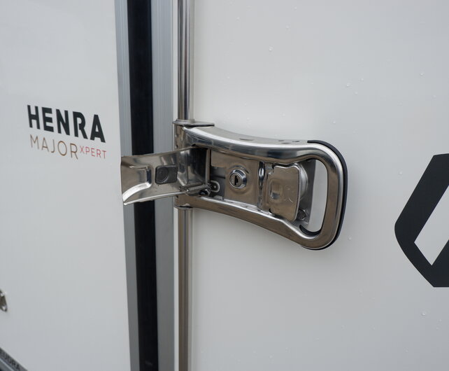 Henra gesloten aanhangwagen 2700kg 315x158x160cm Xpert met zijdeur