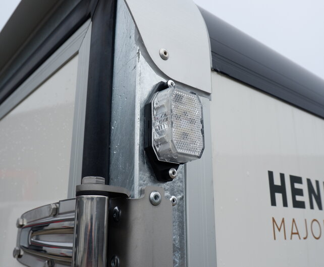 Henra gesloten aanhangwagen 2700kg 315x158x160cm Xpert met zijdeur