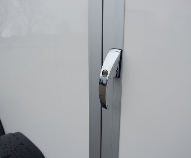 Henra gesloten aanhangwagen 2700kg 315x158x160cm Xpert met zijdeur