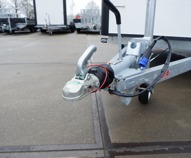 Henra gesloten aanhangwagen 2700kg 315x158x160cm Xpert met zijdeur