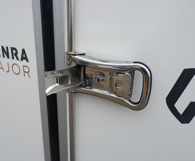 Henra gesloten aanhangwagen 1350kg 265x138x160cm