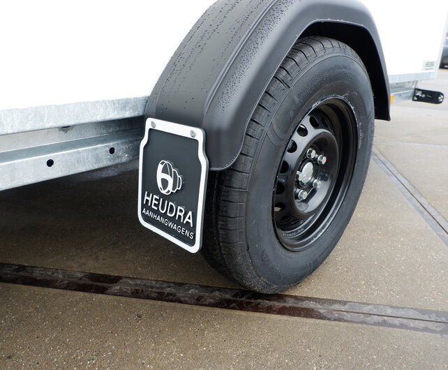 Henra gesloten aanhangwagen 1350kg 265x138x160cm