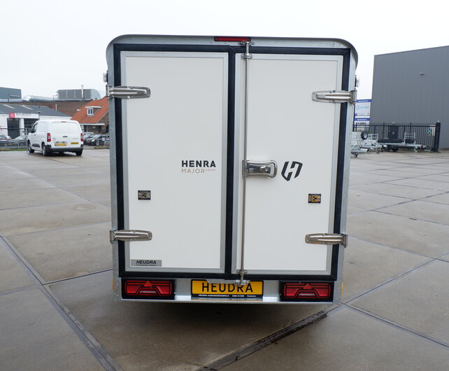 Henra gesloten aanhangwagen 1350kg 315x158x160cm Xpert met zijdeur