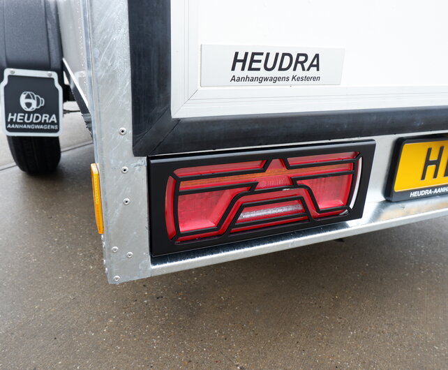 Henra gesloten aanhangwagen 1350kg 315x158x160cm Xpert met zijdeur