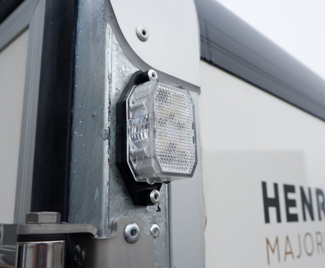 Henra gesloten aanhangwagen 1350kg 315x158x160cm Xpert met zijdeur