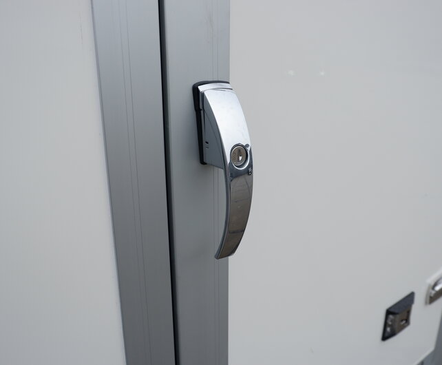 Henra gesloten aanhangwagen 1350kg 315x158x160cm Xpert met zijdeur