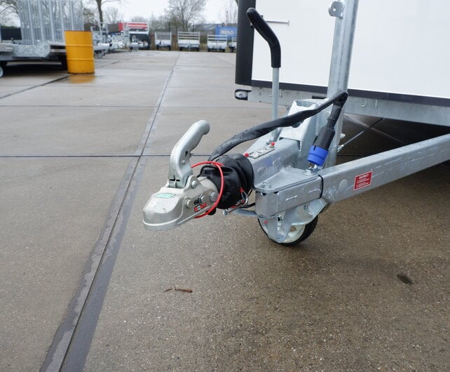 Henra gesloten aanhangwagen 1350kg 315x158x160cm Xpert met zijdeur