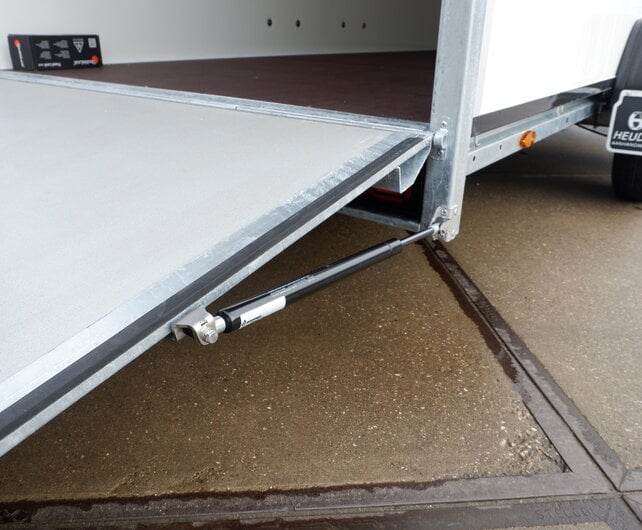 Henra gesloten aanhangwagen Tandemas 3500kg 465x184x220cm Xpert met oprijklep