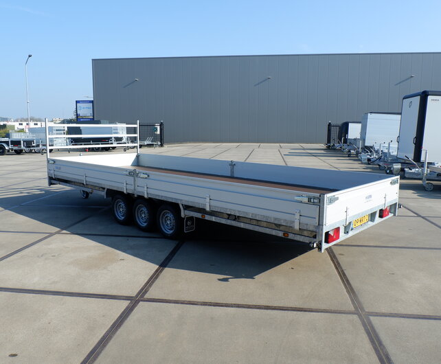 Actiemodel: Hulco Medax-3 plateauwagen 3500kg 611x223cm