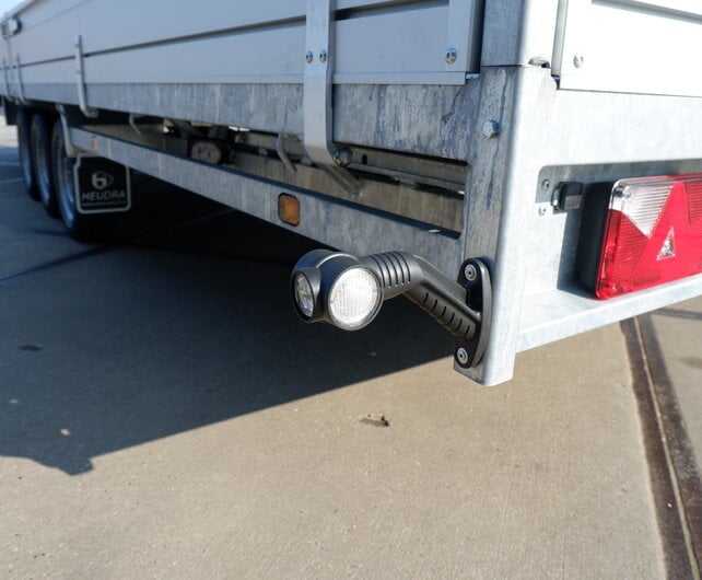 Actiemodel: Hulco Medax-3 plateauwagen 3500kg 611x223cm