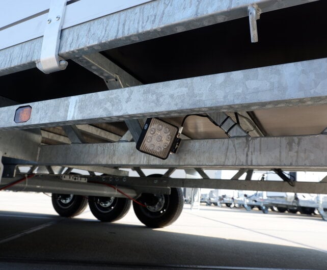 Actiemodel: Hulco Medax-3 plateauwagen 3500kg 611x223cm