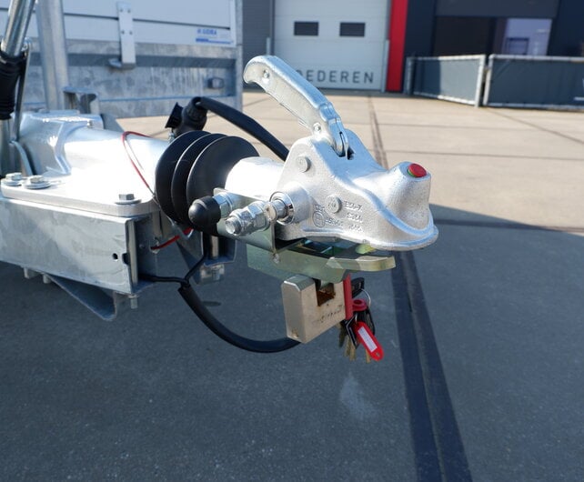 Actiemodel: Hulco Medax-3 plateauwagen 3500kg 611x223cm